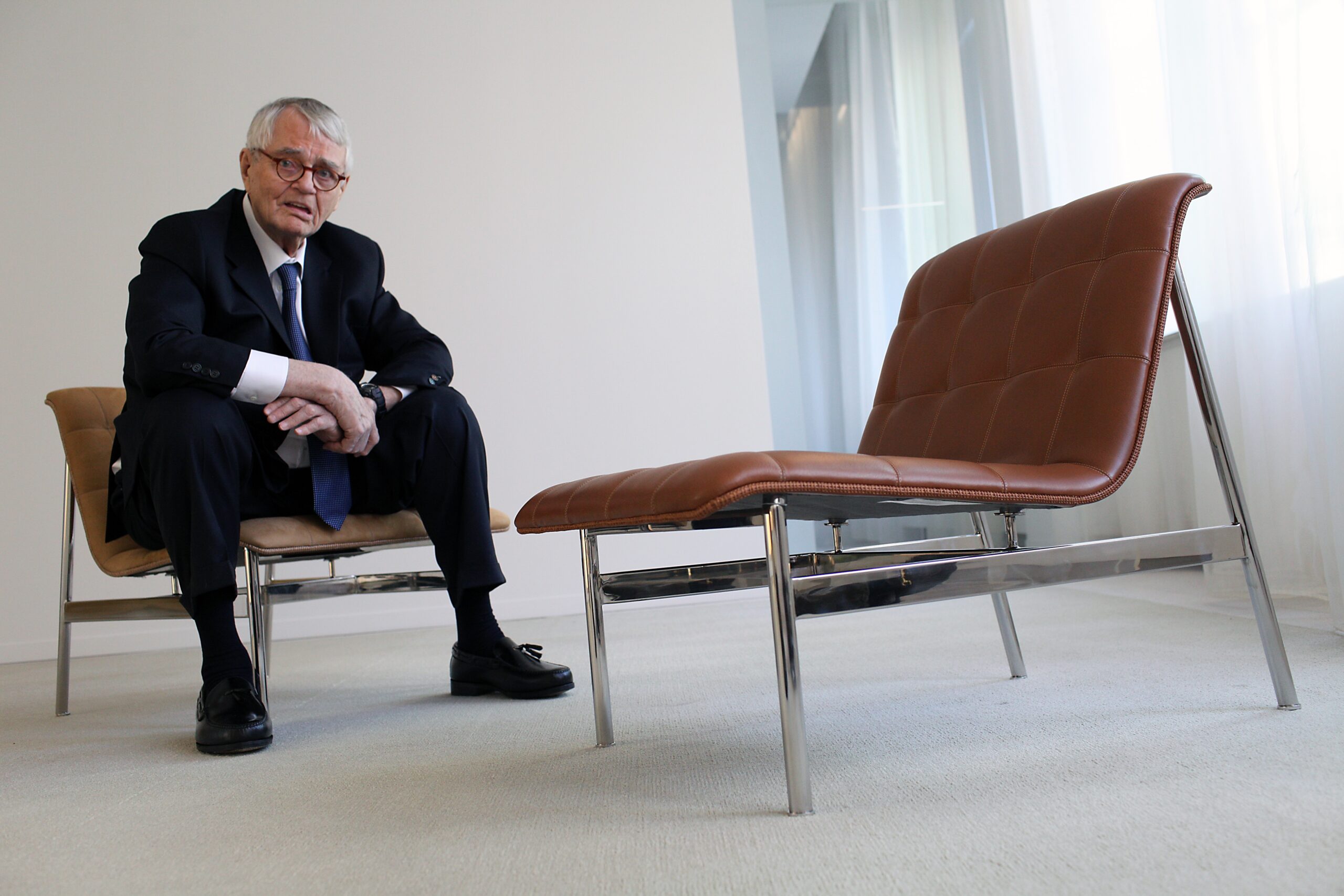 Charles Pollock 83 Designer Of Popular Office Chair The Boston Globe