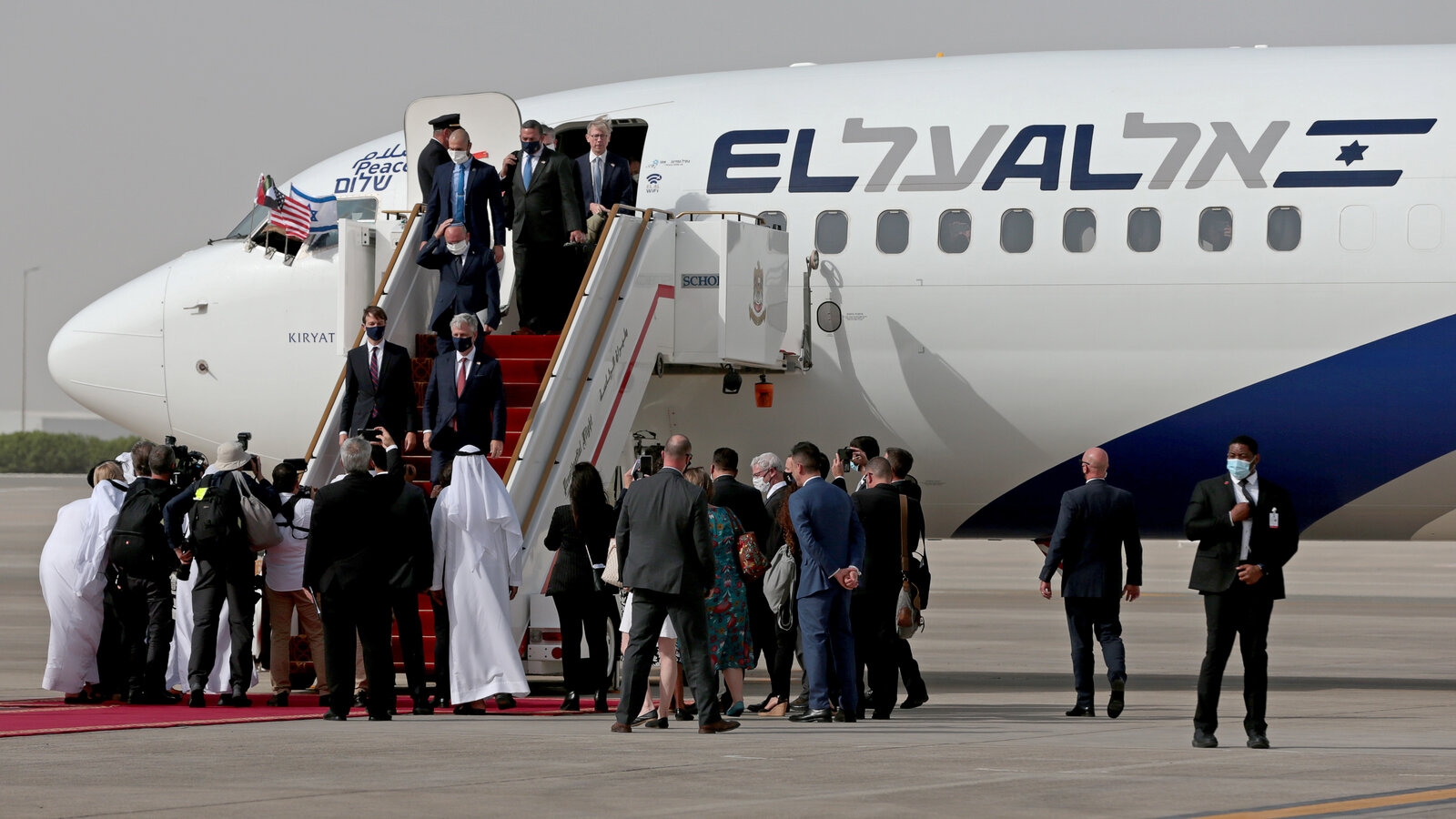 Israeli Airliner Completes First Direct Flight To Arab Emirates The New York Times