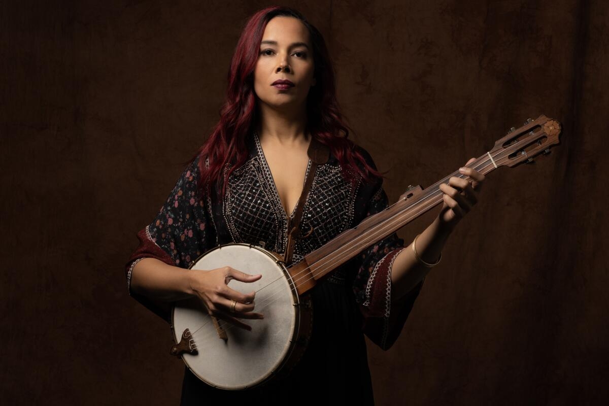 Rhiannon Giddens Brings Banjo And Black Music History To The Bowl Los Angeles Times